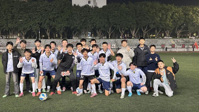 电信男足四战全胜，19球狂飙强...